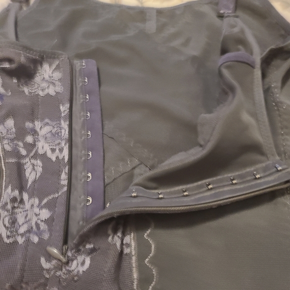 Foundation garment - Picture 5 of 5